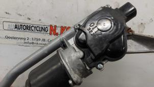 Używane Silnik wycieraczek przednich Nissan Note (E11) 1.6 16V Cena na żądanie oferowane przez N Kossen Autorecycling BV