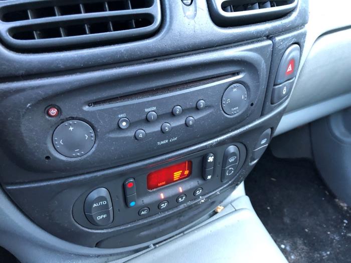 Air conditioning control panel from a Renault Scénic I (JA) 2.0 16V IDE 2003