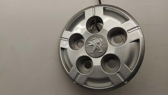 Używane Kolpak Peugeot Boxer (U9) 2.2 Blue HDi 140 Cena na żądanie oferowane przez N Kossen Autorecycling BV