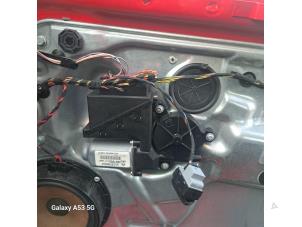 Used Door window motor Volkswagen Polo IV (9N1/2/3) 1.4 16V 75 Price on request offered by N Kossen Autorecycling BV