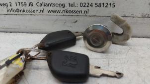 Usados Cilindro de cerradura de puerta izquierda Peugeot 306 Break (7E) 1.6i XR,XT,ST Precio de solicitud ofrecido por N Kossen Autorecycling BV