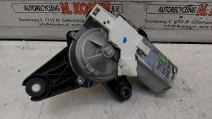 Used Rear wiper motor Renault Clio III (BR/CR) 1.2 16V 75 Price on request offered by N Kossen Autorecycling BV