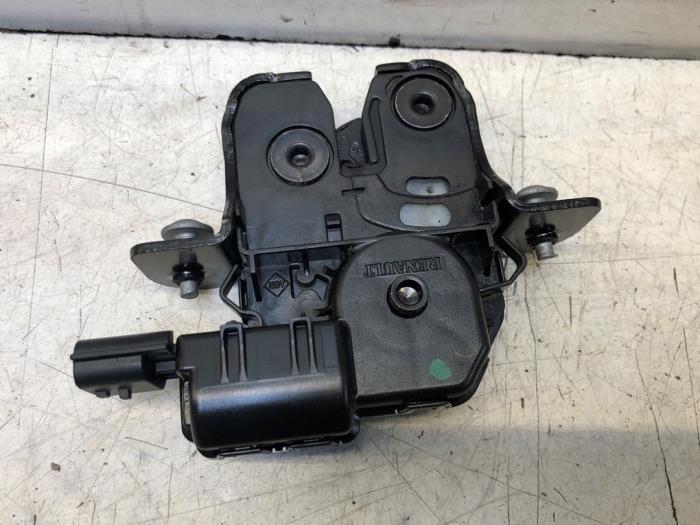 Tailgate lock mechanism from a Smart Fortwo Coupé (453.3) Electric Drive 2019