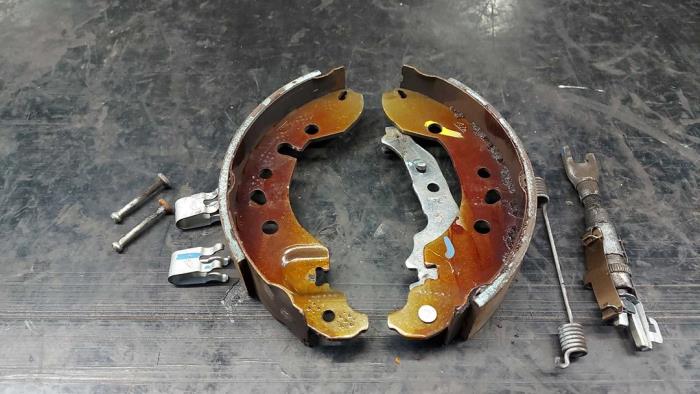 Rear brake lining from a Smart Fortwo Coupé (453.3) Electric Drive 2019