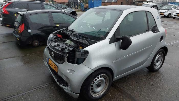 Air conditioning line from a Smart Fortwo Coupé (453.3) Electric Drive 2019