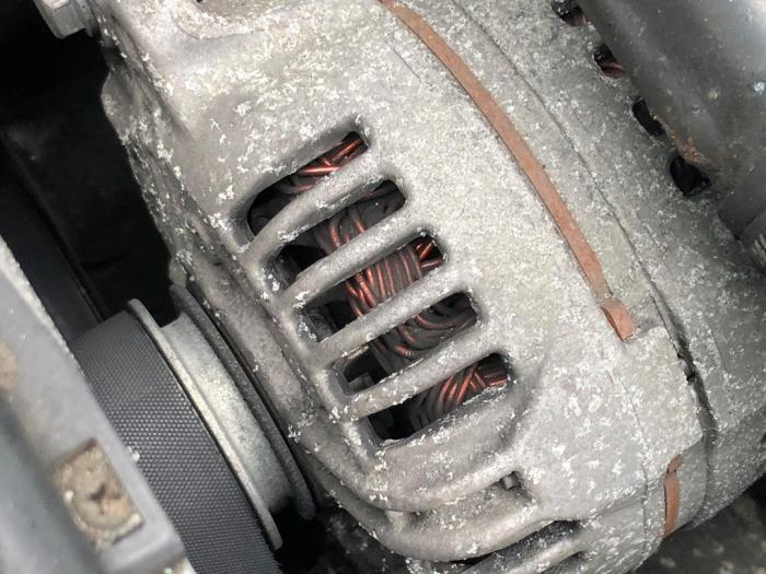 Begagnade Dynamo Audi A4 Pris på förfrågan erbjuds av N Kossen Autorecycling BV