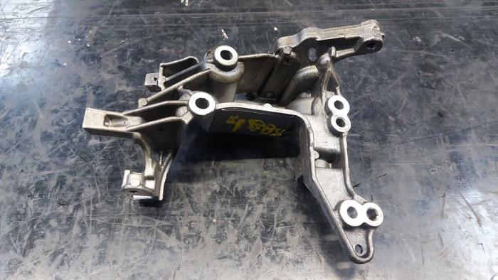 Usagé Support dynamo bas Peugeot Partner (GC/GF/GG/GJ/GK) 1.6 BlueHDI 75 Prix sur demande proposé par N Kossen Autorecycling BV
