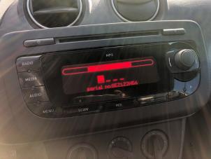 Używane Radioodtwarzacz CD Seat Ibiza IV SC (6J1) 1.2 12V Cena na żądanie oferowane przez N Kossen Autorecycling BV