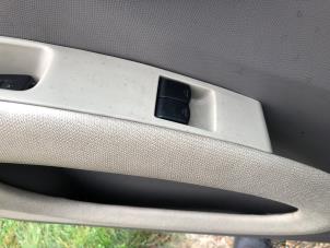 Usados Interruptor de ventanilla eléctrica Nissan Micra (K12) 1.4 16V Precio de solicitud ofrecido por N Kossen Autorecycling BV