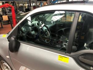 Used Door window 2-door, left Smart Fortwo Coupé (453.3) Electric Drive Price on request offered by N Kossen Autorecycling BV
