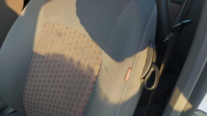 Siège gauche d'un Seat Ibiza IV SC (6J1) 1.2 12V 2009