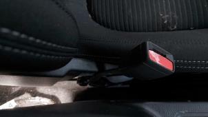 Używane Wtyk pasa bezpieczenstwa lewy przód Ford Focus 4 Wagon 1.0 EcoBoost 12V Hybrid 125 Cena na żądanie oferowane przez N Kossen Autorecycling BV