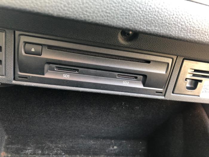 CD player from a Volkswagen Golf VII (AUA) 1.0 TSI 12V 2018