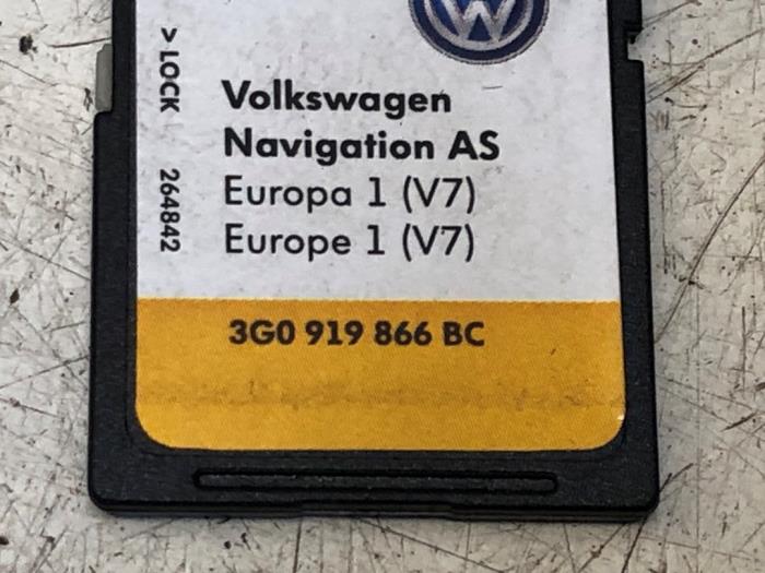 SD navigation card from a Volkswagen Golf VII (AUA) 1.0 TSI 12V 2018