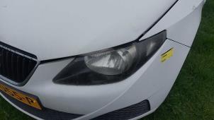 Używane Reflektor lewy Seat Ibiza IV SC (6J1) 1.2 12V Cena na żądanie oferowane przez N Kossen Autorecycling BV