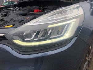 Used Headlight, left Renault Clio IV Estate/Grandtour (7R) 0.9 Energy TCE 90 12V Price on request offered by N Kossen Autorecycling BV