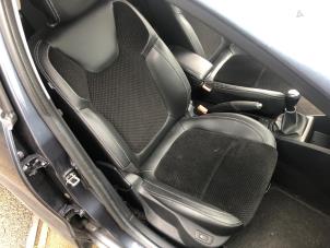 Used Seat, right Renault Clio IV Estate/Grandtour (7R) 0.9 Energy TCE 90 12V Price on request offered by N Kossen Autorecycling BV