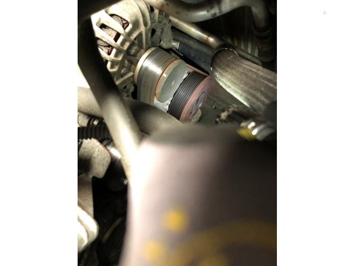 Air conditioning pump from a Renault Clio IV Estate/Grandtour (7R) 0.9 Energy TCE 90 12V 2016