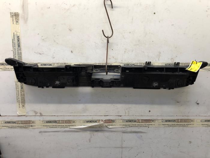 Begagnade Front Renault Clio IV Estate/Grandtour (7R) 0.9 Energy TCE 90 12V Pris på förfrågan erbjuds av N Kossen Autorecycling BV