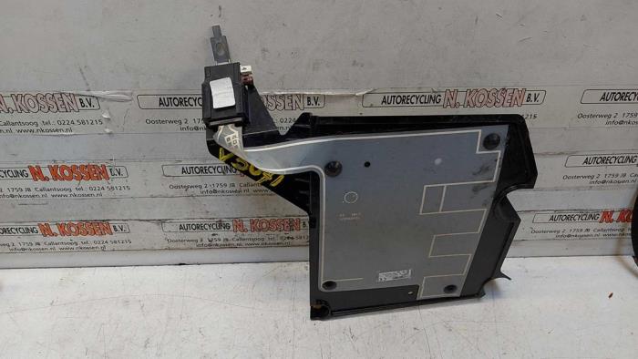 Używane Antena Smart Fortwo Coupé (453.3) Electric Drive Cena na żądanie oferowane przez N Kossen Autorecycling BV
