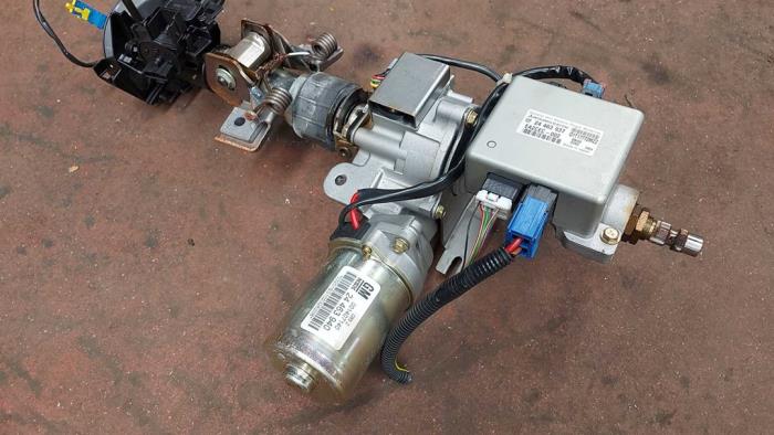 Electric power steering unit from a Opel Corsa C (F08/68) 1.7 DTI 16V 2002