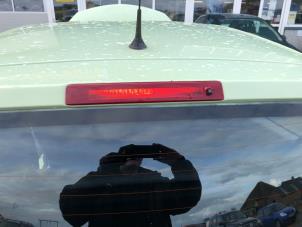 Używane Dodatkowe swiatlo stopu srodek Renault Twingo II (CN) 1.2 Cena na żądanie oferowane przez N Kossen Autorecycling BV