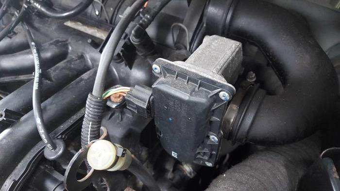 Usagé Boitier papillon Renault Twingo II (CN) 1.2 Prix sur demande proposé par N Kossen Autorecycling BV