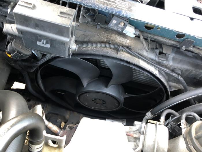 Ventilateur d'un Opel Astra J Sports Tourer (PD8/PE8/PF8) 1.4 Turbo 16V 2011
