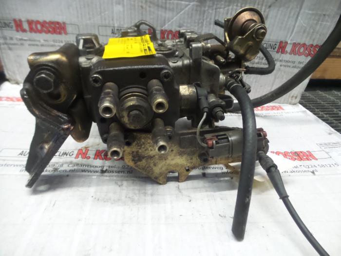 Usagé Pompe diesel Nissan Vanette (C23) 2.3 D E/Cargo Prix sur demande proposé par N Kossen Autorecycling BV