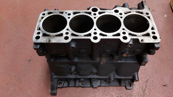 Gebrauchte Motor Unterblock Audi TT Preis auf Anfrage angeboten von N Kossen Autorecycling BV