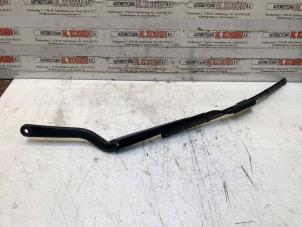 Used Front wiper arm Smart Fortwo Coupé (453.3) Electric Drive Price on request offered by N Kossen Autorecycling BV