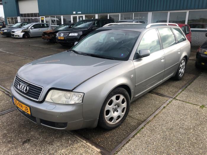Topplock från en Audi A6 Avant (C5) 2.4 V6 30V 2004