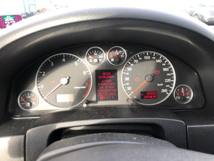 Topplock från en Audi A6 Avant (C5) 2.4 V6 30V 2004