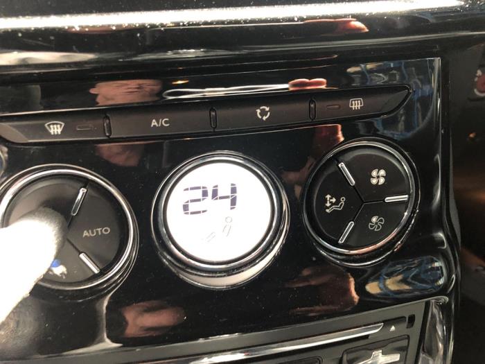 Używane Panel climatronic Citroen DS3 (SA) 1.6 e-HDi Cena na żądanie oferowane przez N Kossen Autorecycling BV