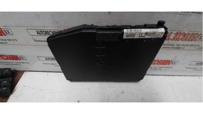Używane Modul Comfort Renault Megane II (BM/CM) 1.6 16V Autom. Cena na żądanie oferowane przez N Kossen Autorecycling BV