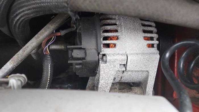 Begagnade Dynamo Renault Megane II (BM/CM) 1.6 16V Autom. Pris på förfrågan erbjuds av N Kossen Autorecycling BV