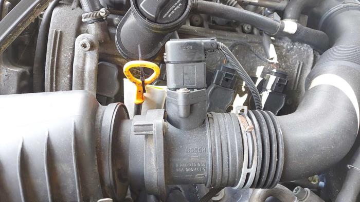Gebrauchte Luftmassenmesser Volkswagen Touareg (7LA/7L6) 4.2 V8 40V Preis auf Anfrage angeboten von N Kossen Autorecycling BV