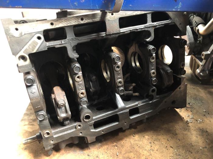Usados Biela Hyundai H200 Precio de solicitud ofrecido por N Kossen Autorecycling BV
