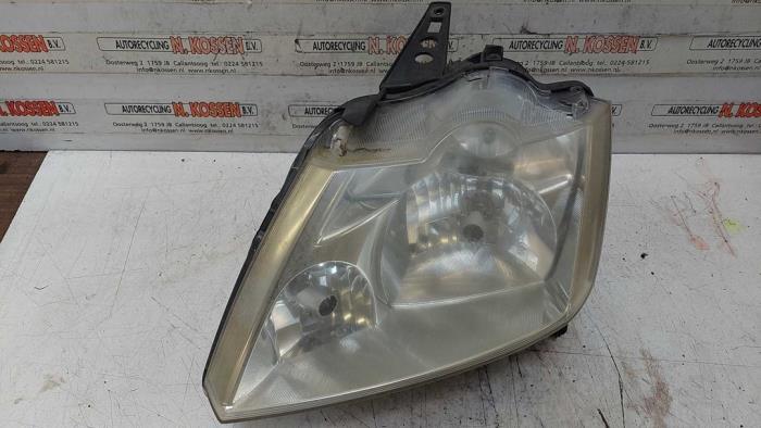Używane Reflektor lewy Renault Modus/Grand Modus (JP) 1.4 16V Cena na żądanie oferowane przez N Kossen Autorecycling BV