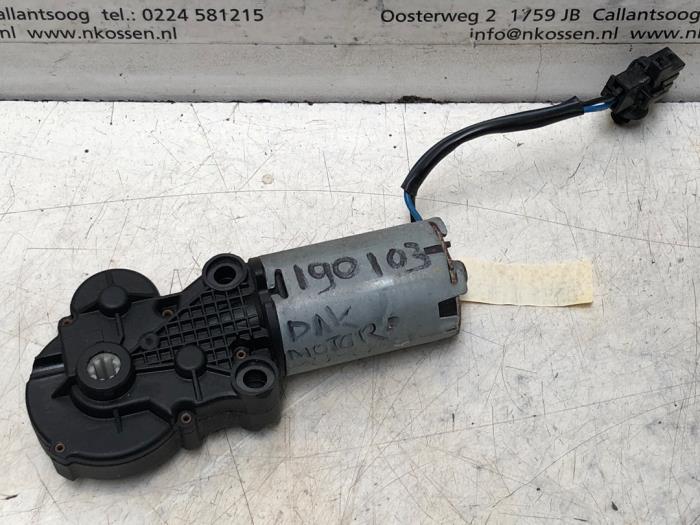 Używane Silnik dachu cabrio Opel Tigra Cena na żądanie oferowane przez N Kossen Autorecycling BV