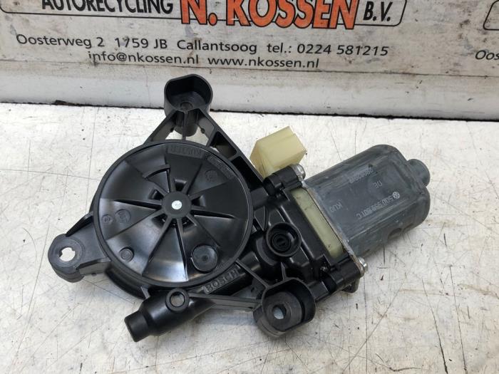 Usados Motor de ventanilla de puerta Volkswagen Golf VII (AUA) 1.0 TSI 12V Precio de solicitud ofrecido por N Kossen Autorecycling BV
