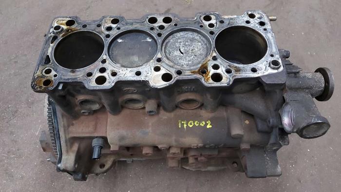 Gebrauchte Motor Unterblock Hyundai Santafe Preis auf Anfrage angeboten von N Kossen Autorecycling BV