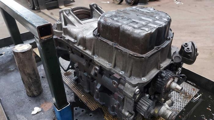Usagé Couvercle carter Hyundai Santafe Prix sur demande proposé par N Kossen Autorecycling BV