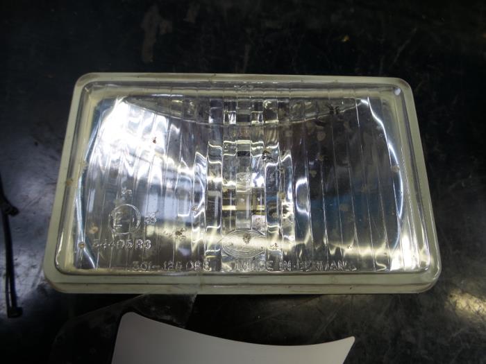 Używane Reflektor lewy Ford Sierra Cena na żądanie oferowane przez N Kossen Autorecycling BV