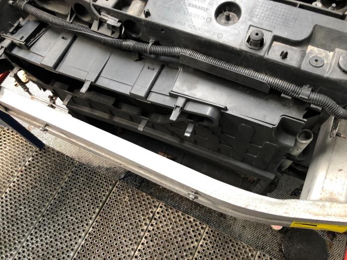 Usagé Radiateur Renault Clio IV Estate/Grandtour (7R) 0.9 Energy TCE 90 12V Prix sur demande proposé par N Kossen Autorecycling BV
