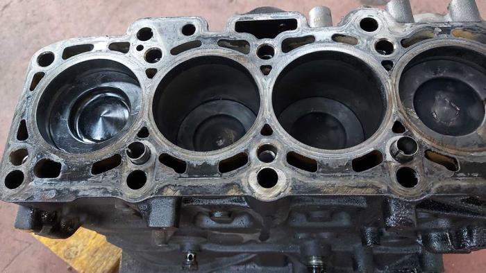 Used Engine crankcase Volkswagen Caddy Price on request offered by N Kossen Autorecycling BV