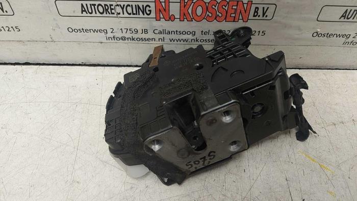 Serrure portière mécanique 4portes avant gauche d'un Renault Clio IV Estate/Grandtour (7R) 0.9 Energy TCE 90 12V 2016