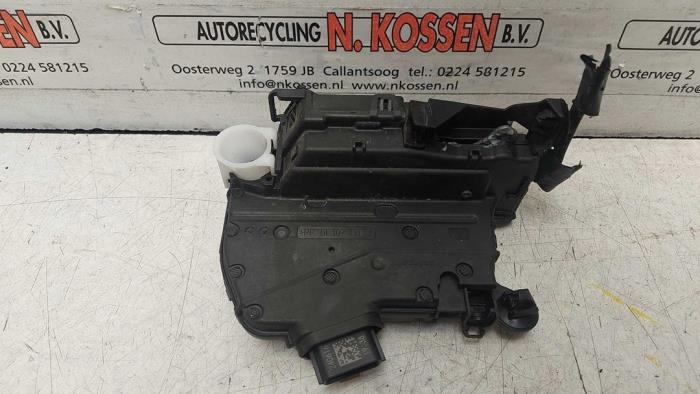 Serrure portière mécanique 4portes avant gauche d'un Renault Clio IV Estate/Grandtour (7R) 0.9 Energy TCE 90 12V 2016