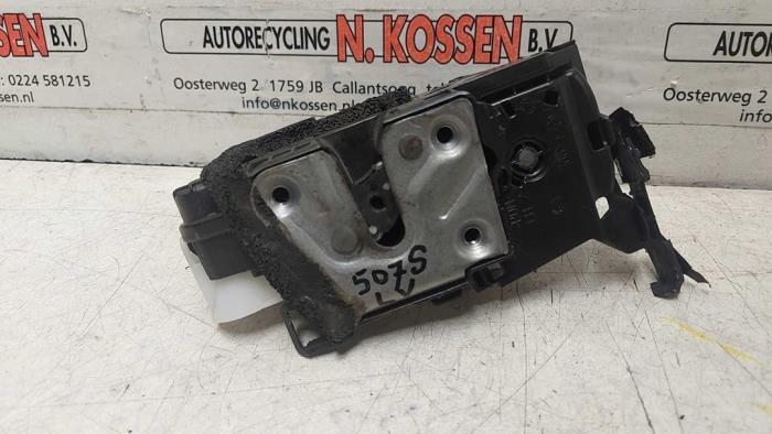 Serrure portière mécanique 4portes avant gauche d'un Renault Clio IV Estate/Grandtour (7R) 0.9 Energy TCE 90 12V 2016