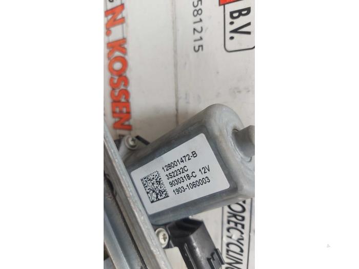 Moteur de vitre portière d'un Renault Clio IV Estate/Grandtour (7R) 0.9 Energy TCE 90 12V 2016